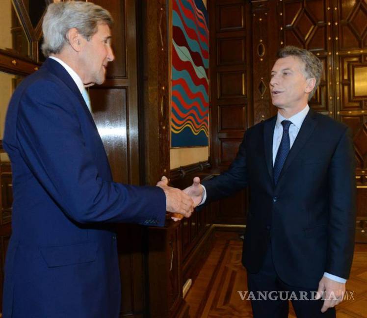 $!Kerry entrega a Macri documentos sobre la dictadura argentina