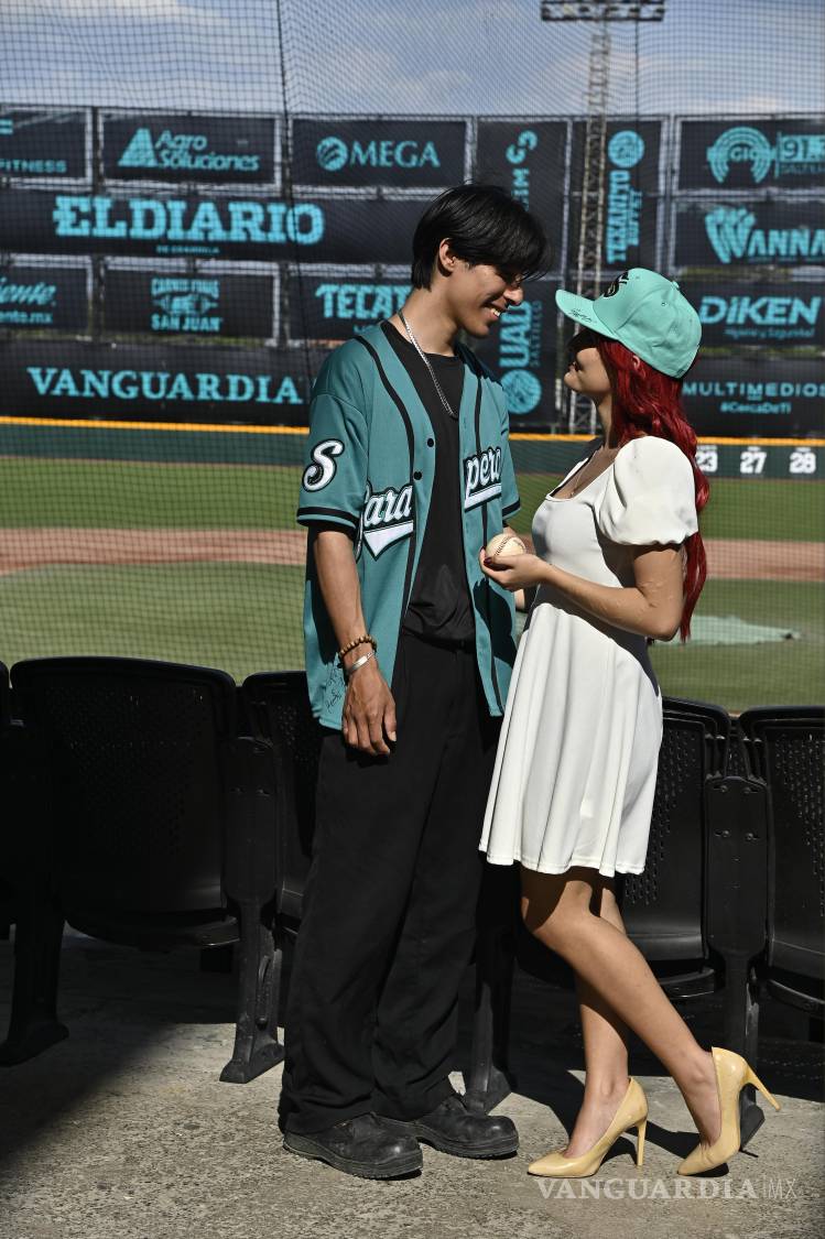 $!La pareja está evaluando la fecha para el día de su casamiento.