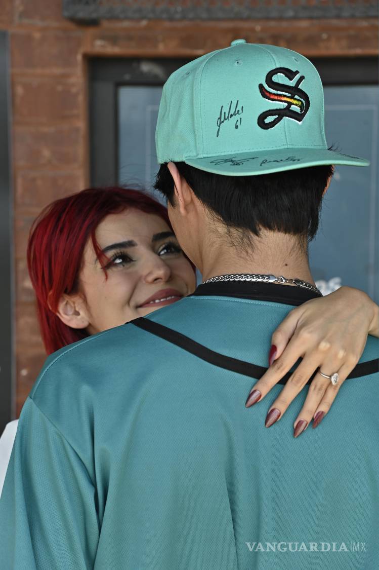 $!Ocho horas de diferencia, un océano de distancia y el mismo amor todos los días.