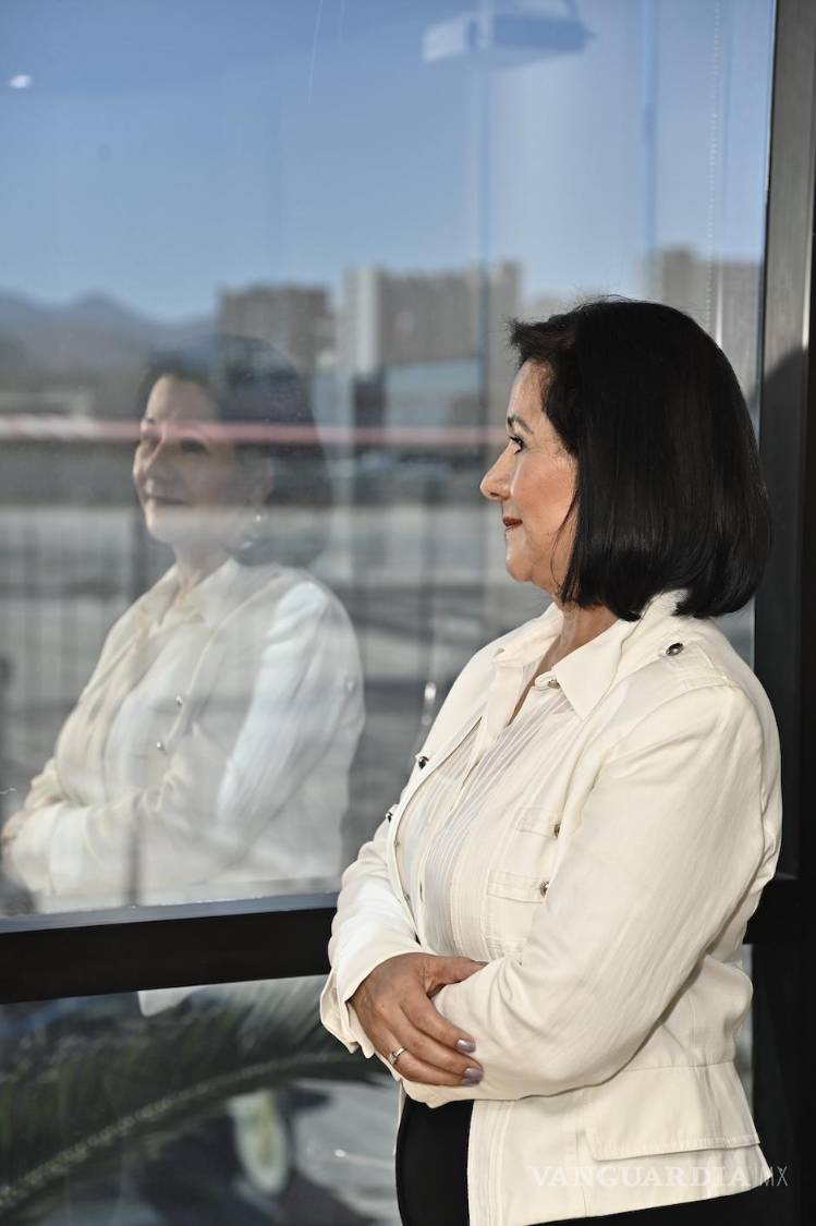 $!María de Lourdes Leos Ruiz en el edificio que alberga la firma desde hace 20 años.