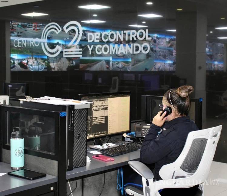 $!Ciudadanos reciben orientación de la Policía sobre cómo identificar llamadas fraudulentas.