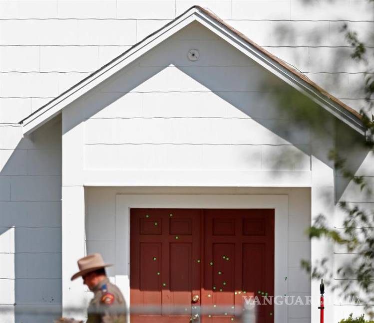 $!El tirador de Texas repasó las filas de la iglesia en busca de supervivientes