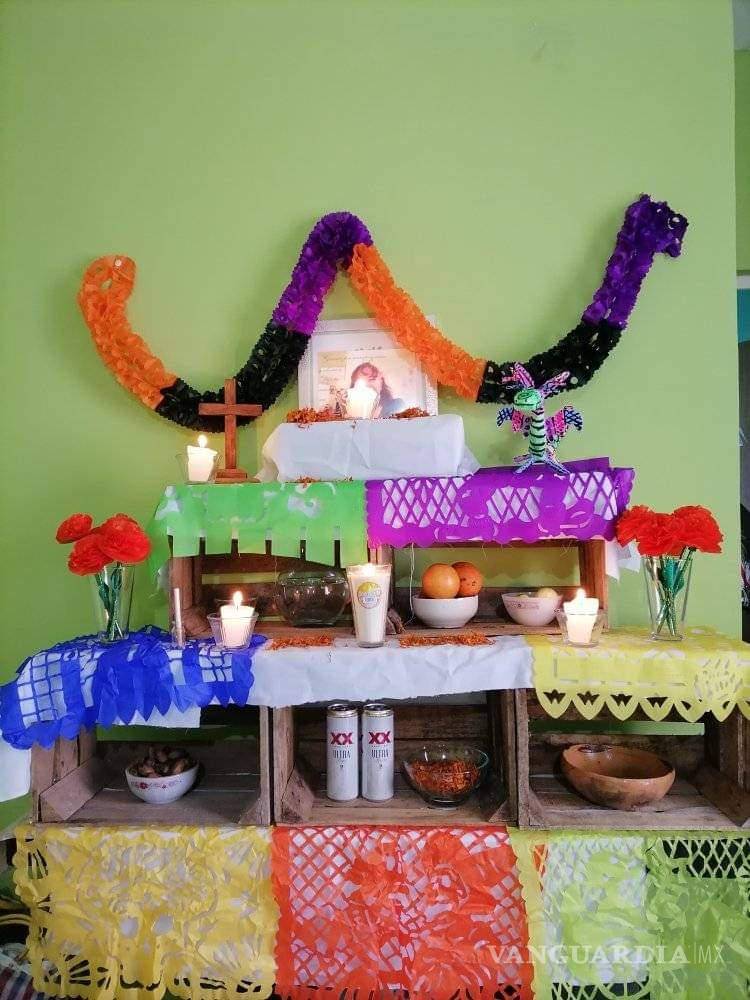 $!¿Ya viste estos altares en Saltillo? Dedicados a familiares, Walt Disney, Juan Gabriel, Cri-Cri y más (Fotos)