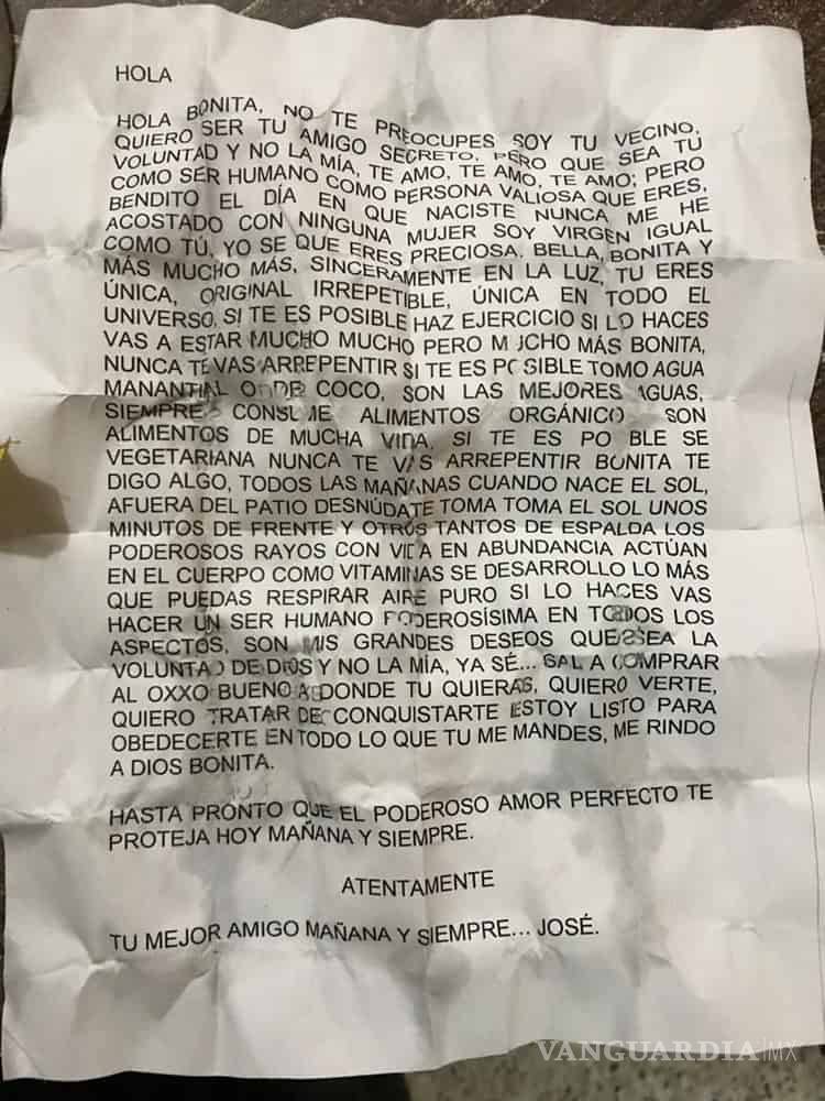 $!"Hola bonita, soy tu vecino quiero ser tu amigo secreto", acosador deja dinero y una carta a joven