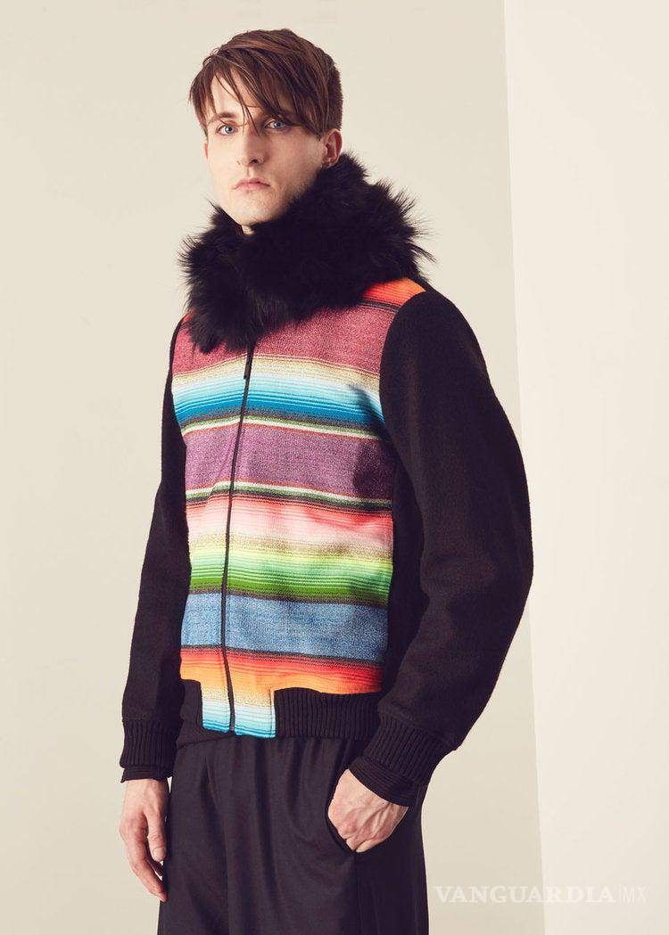 $!Ricardo Seco, diseñador lagunero, también usó el sarape en colaboración con las instancias correspondientes.