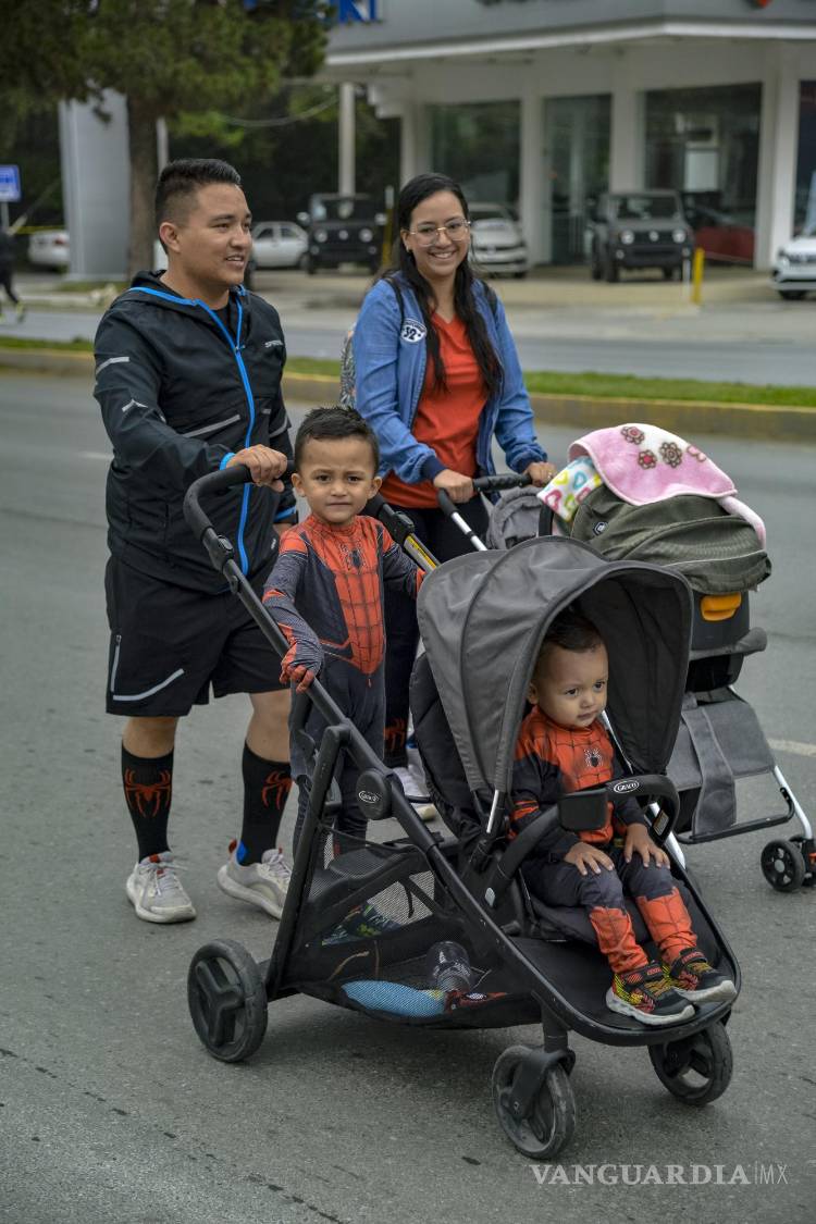 $!Hasta en carreolas, los bebés también se dieron cita en esta competencia.