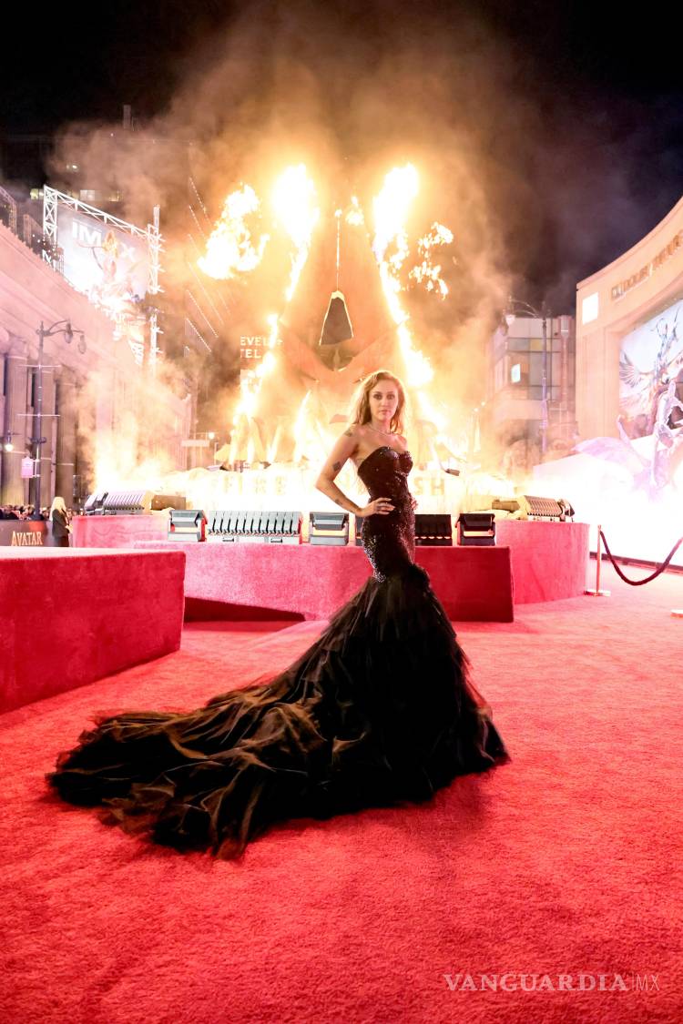 $!Un diamante entre las cenizas de su casa inspiró a Miley Cyrus a escribir el tema de ‘Avatar’