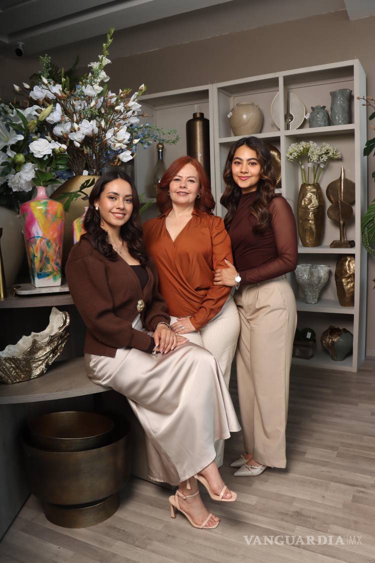 $!Las flores y las plantas artificiales llenan de vida y color los espacios.