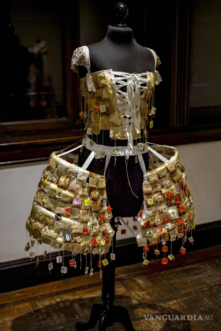 $!Vestidos que cuentan historias, paisajes textiles y consignas tejidas se unen en exposición de Casa Purcell en Saltillo