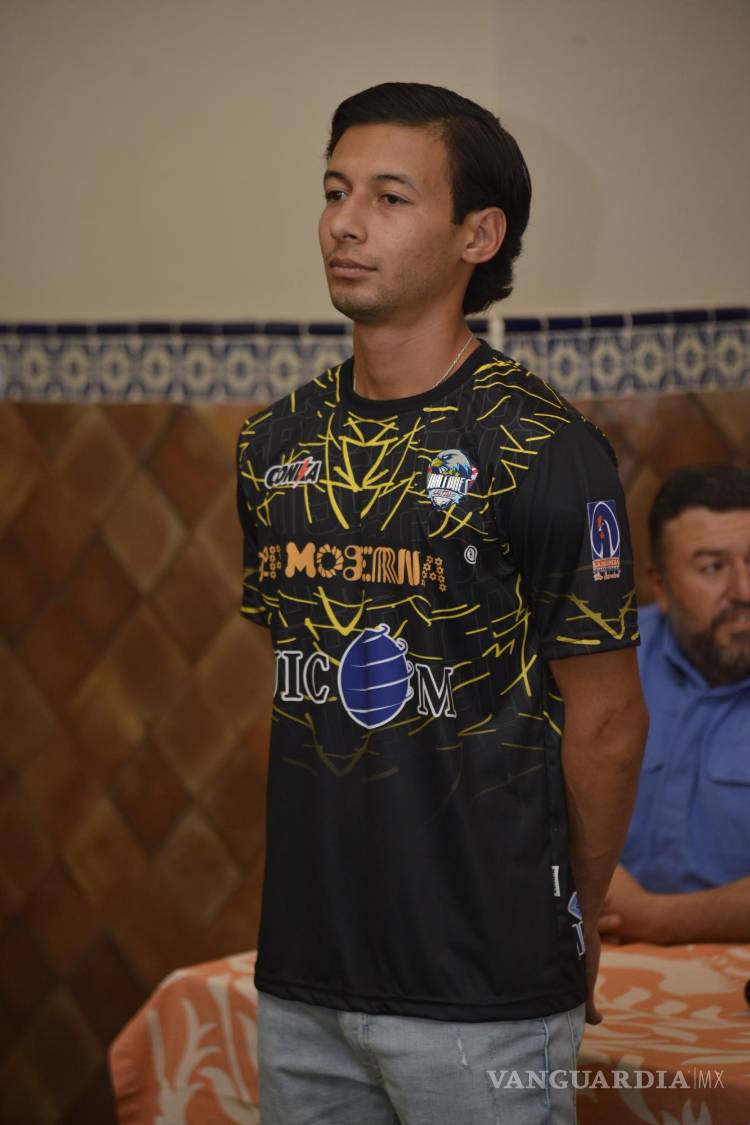$!El uniforme negro se utilizará para jugar en casa.