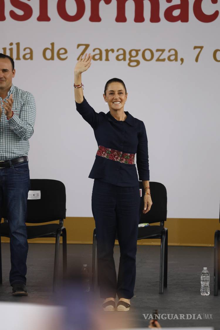$!La presidenta Claudia Sheinbaum visitó Saltillo como parte de su gira “La Transformación Avanza”, durante la cual presenta un informe detallado de su gobierno en cada estado.