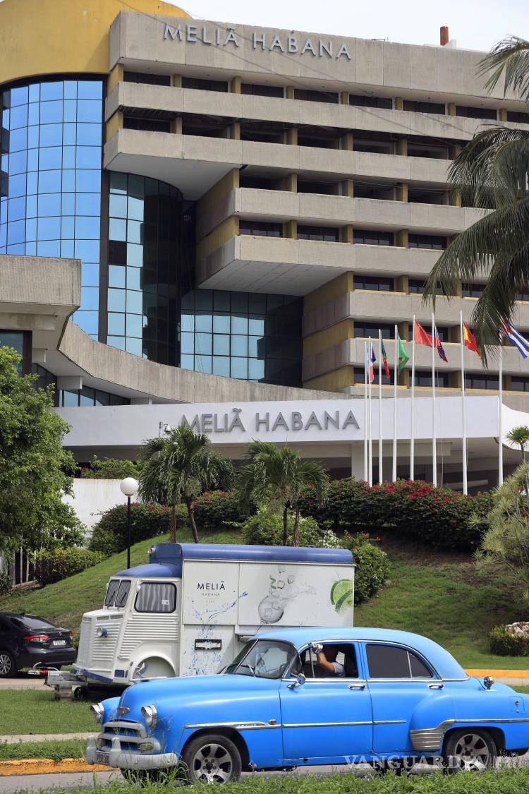 $!Fotografía que muestra la fachada de un edificio de la cadena hotelera española Meliá, en La Habana (Cuba).