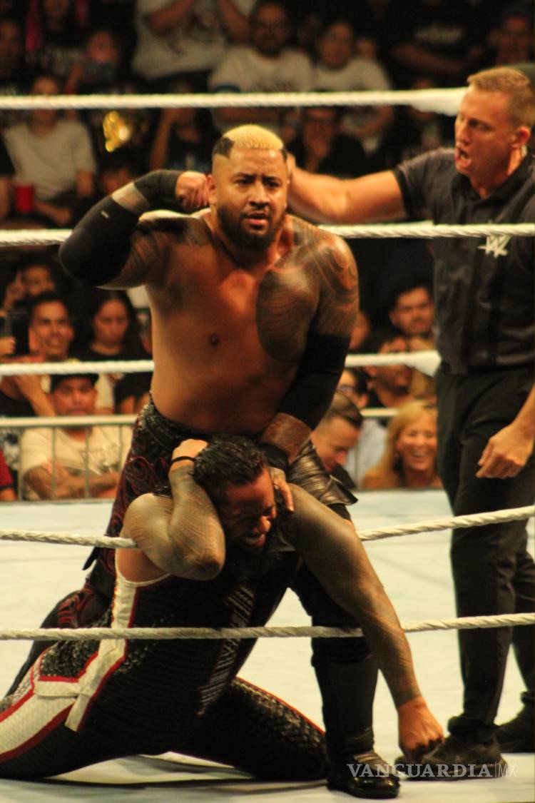 $!Dan estrellas de la WWE un Supershow en Monterrey