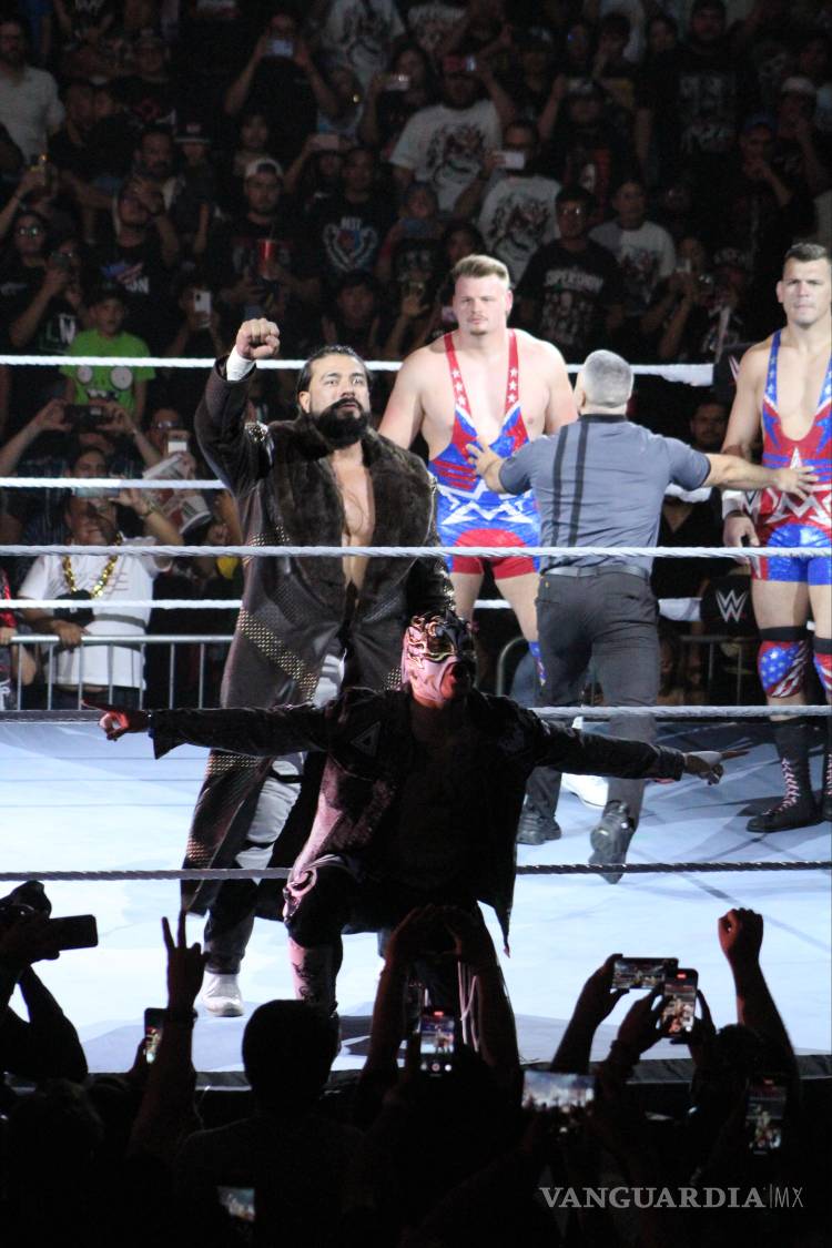 $!Dan estrellas de la WWE un Supershow en Monterrey
