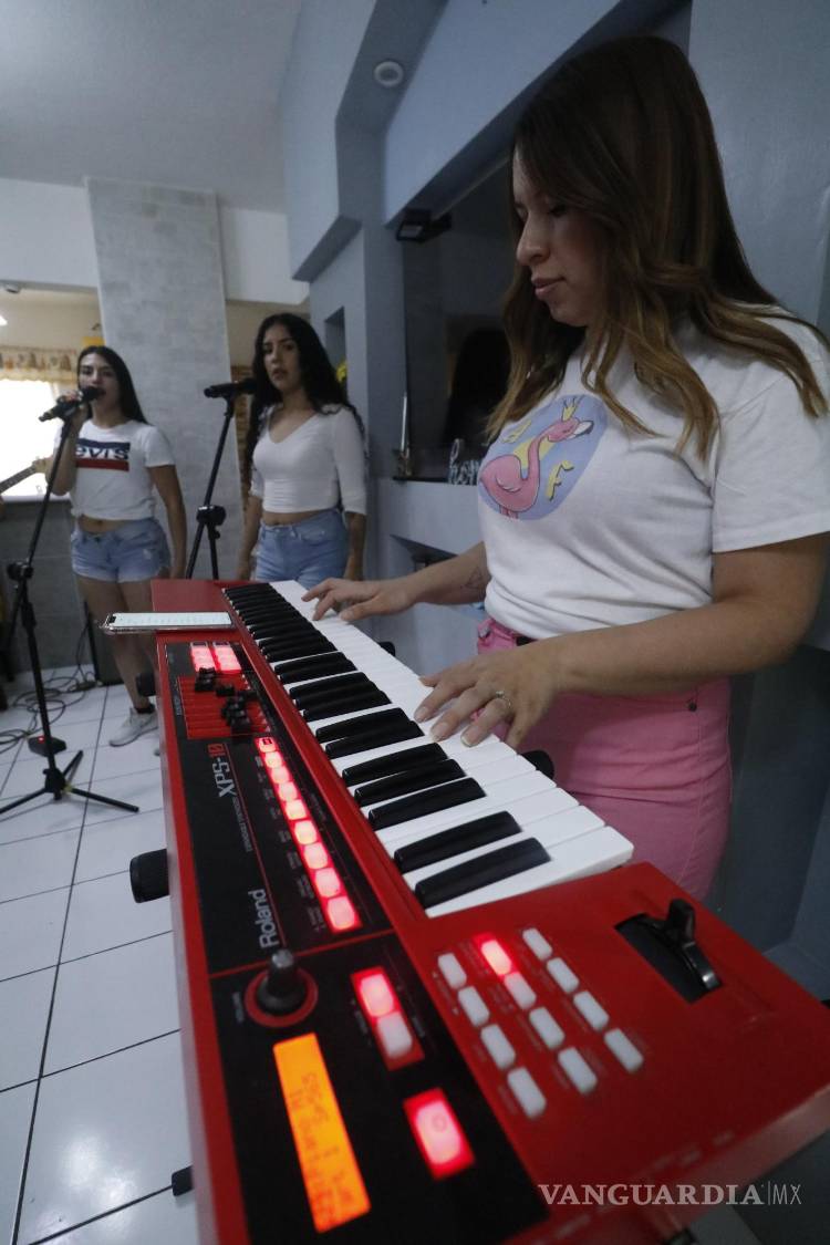 $!Azul Flamingo está conformado por Karla, Mónica, Dulce, Sofía, Jackelyn y Cava.