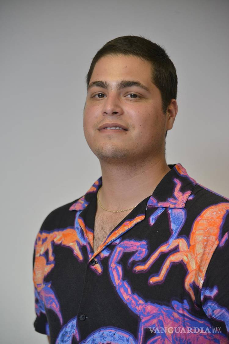 $!El joven cineasta viajó a Saltillo para celebrar su proyecto.