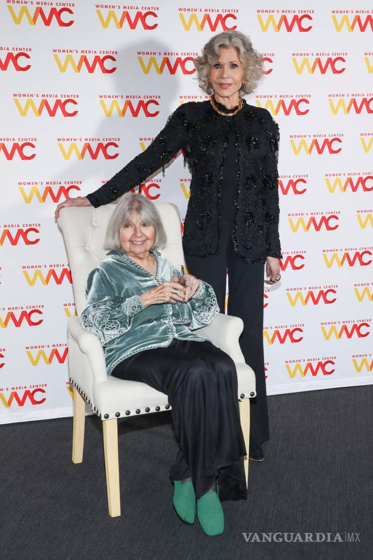 $!Robin Morgan (izquierda) y Jane Fonda asisten a la 21.ª edición de los premios Women’s Media Awards del Women’s Media Center en Tribeca Rooftop, el 5 de marzo de 2026, en Nueva York.