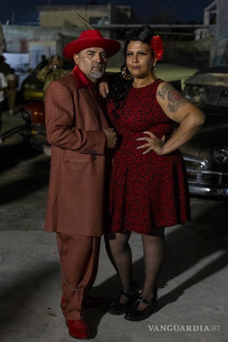 $!”El Condor” y Nancy, pachucos de Chihuahua, asistieron al evento Viva la Raza 2023.