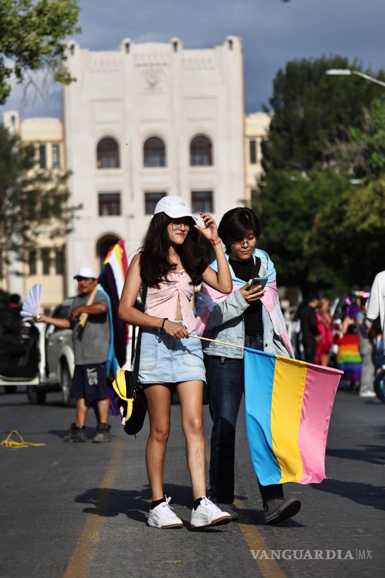 $!La marcha se desarrolló en un ambiente festivo y de convivencia, con llamados al respeto, la inclusión y la defensa de los derechos humanos.