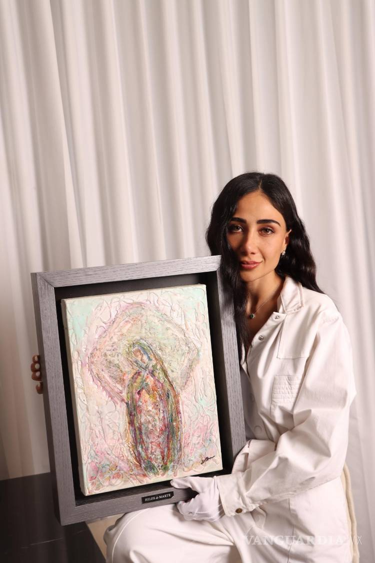 $!A Lorena le impresiona ver sus obras y redescubrir las emociones que sintió mientras las creaba.