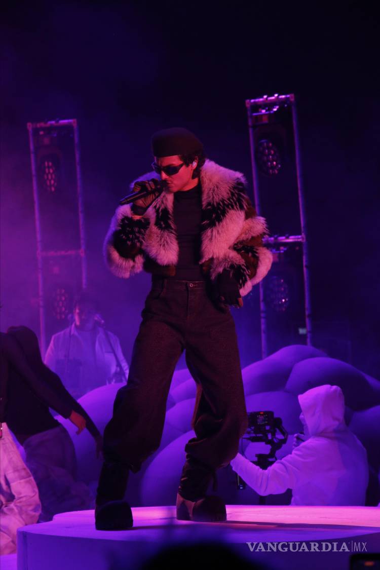 $!El cantante conectó con su público en cada canción.