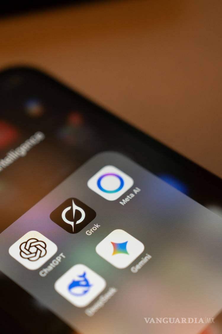 $!El chatbot Grok se encuentra en el centro de la polémica regulatoria junto a otros servicios de inteligencia artificial.