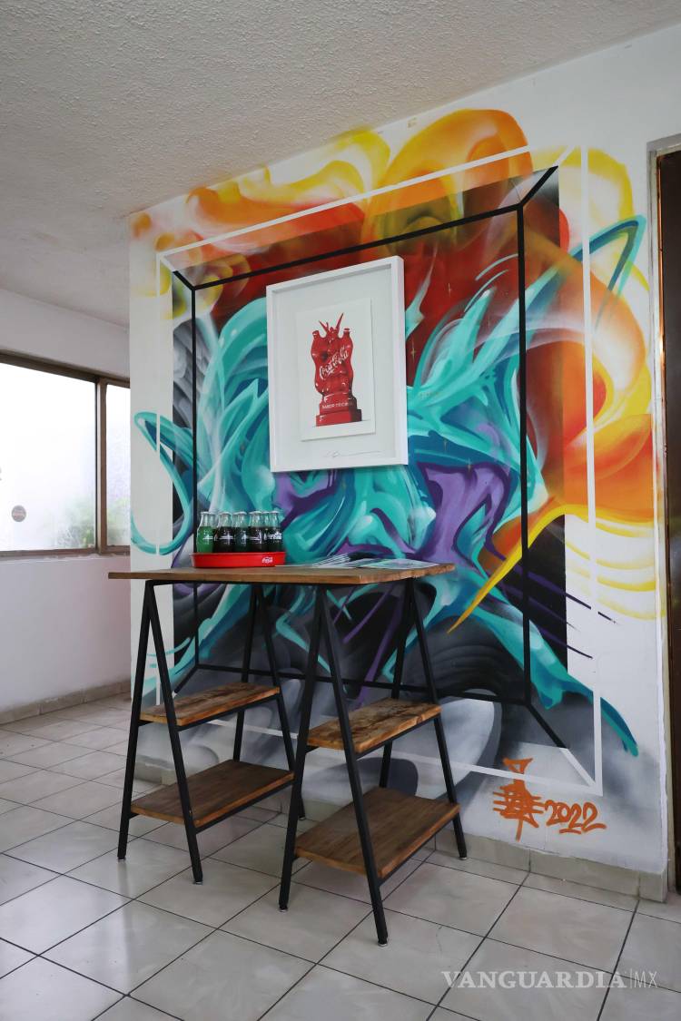 $!La exposición propone reflexionar sobre el impacto del consumo en el entorno cotidiano.