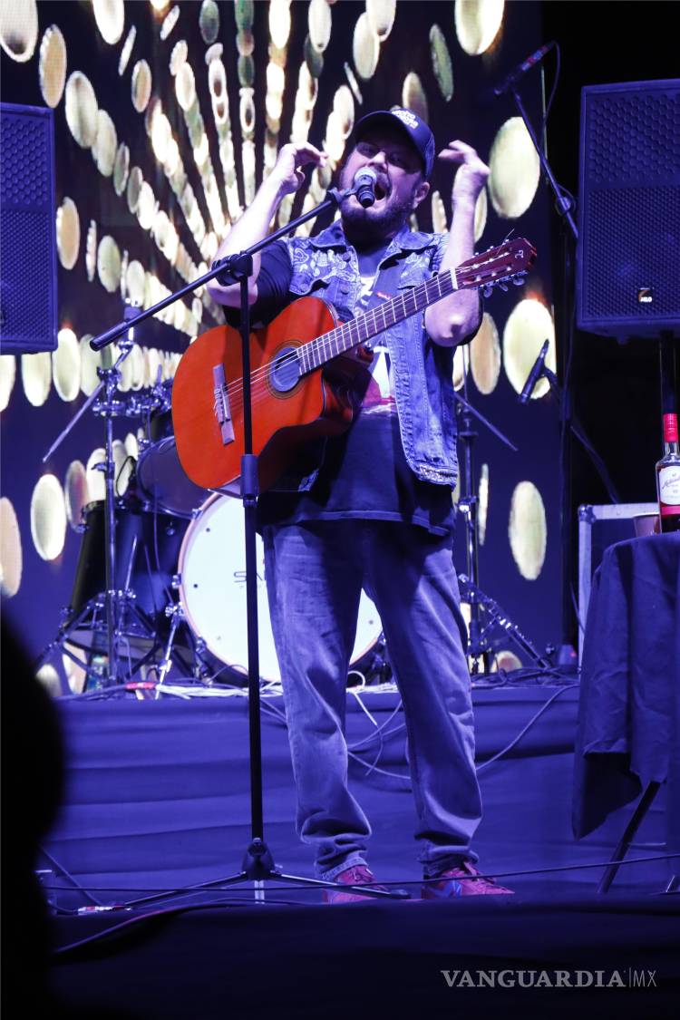 $!Memoria. Entre canciones, anécdotas y peticiones del público, Nicho Hinojosa ofreció una noche de romanticismo y bohemia con localidades agotadas.