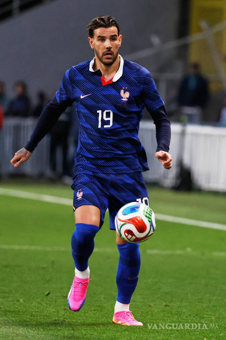 $!La playera de Francia luce un azul intenso, llamando la atención el cuello de la camisa.