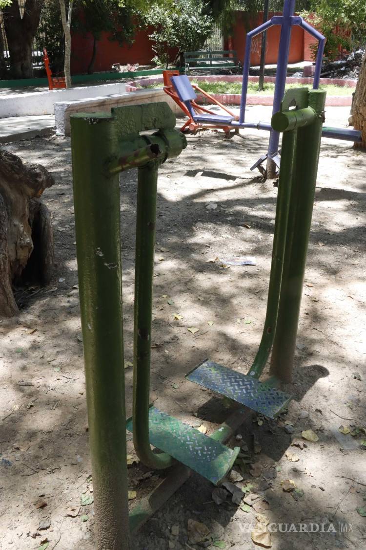 $!El mantenimiento insuficiente ha dejado las áreas de juegos infantiles en desuso y estructuras oxidadas