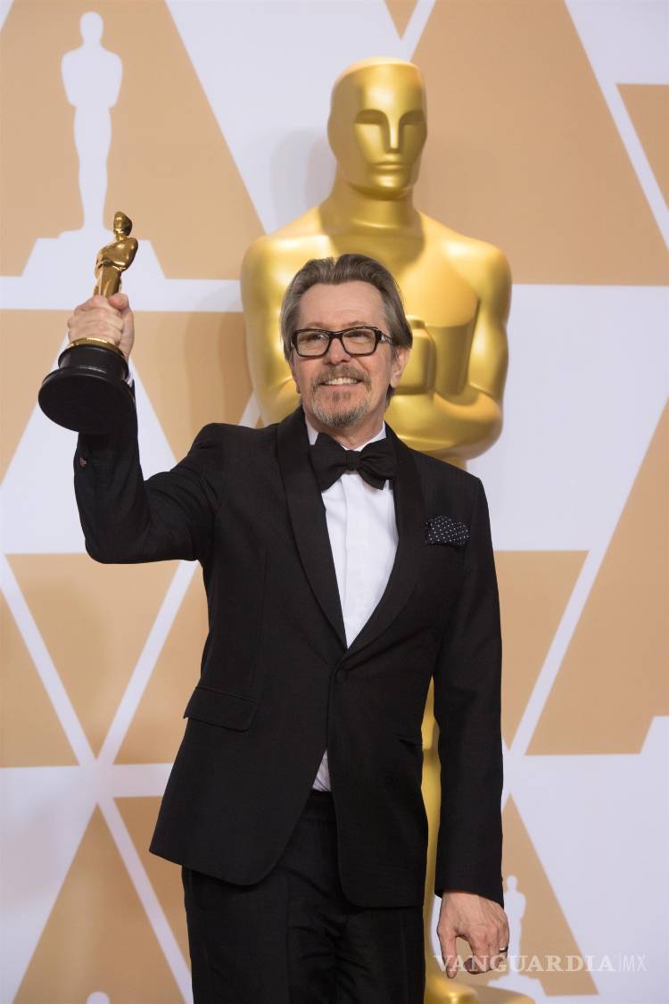 $!‘Solo puedo decir que si me dan otro Oscar, no lo voy a rechazar’: Gary Oldman