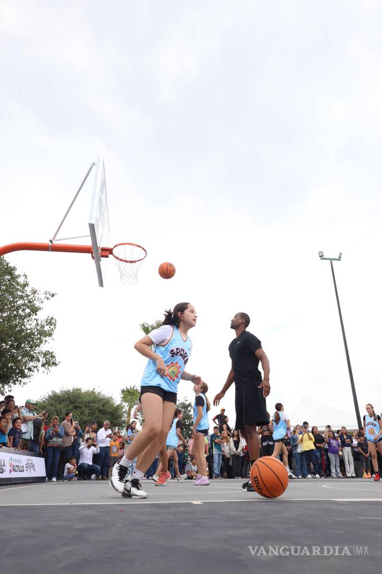 $!Barnes compartió un mensaje motivador con niñas, niños y jóvenes: “Sueñen en grande y lideren con valores”.