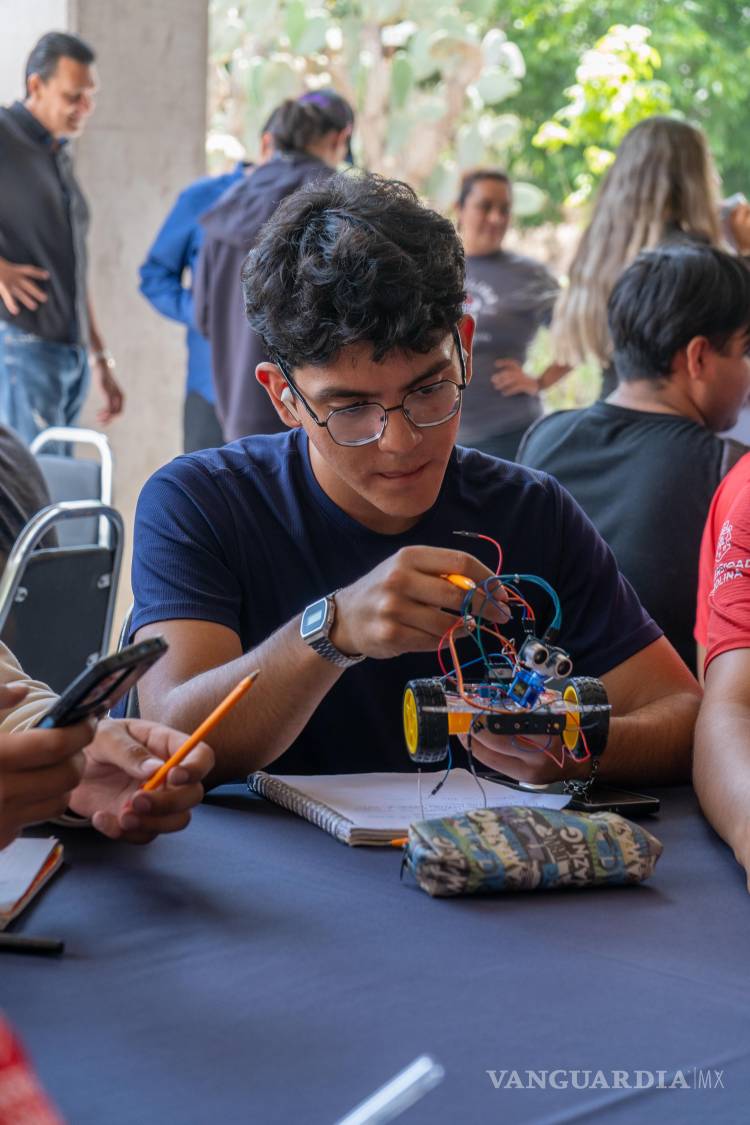 $!El aprendizaje práctico y colaborativo forma parte de la actividad cotidiana de los estudiantes.