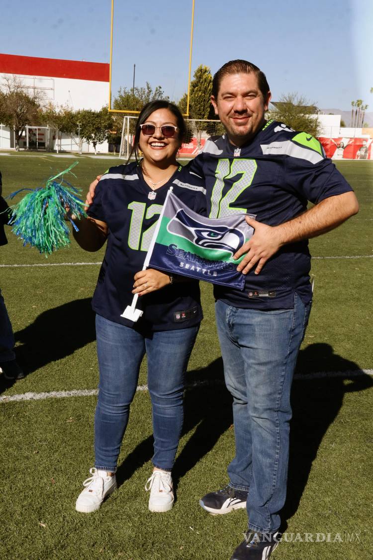 $!Aficionados locales reafirmaron su identidad como parte del “12” tras el segundo campeonato de los Seahawks de Seattle.