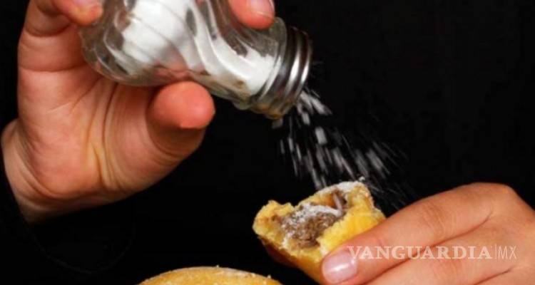 $!Cinco mañas al comer que te hacen engordar