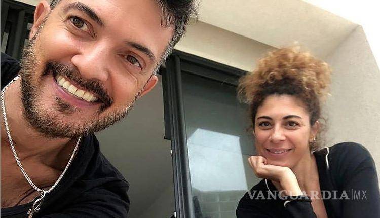 $!Anna Ferro terminó su encuentro con la prensa, pidiendo un aplauso para su esposo y repitiendo la frase que él hizo famosa, “¡Arriba los corazones!”.