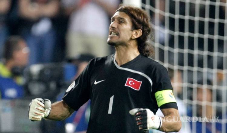 Leyenda del futbol turco se encuentra en estado crítico por coronavirus