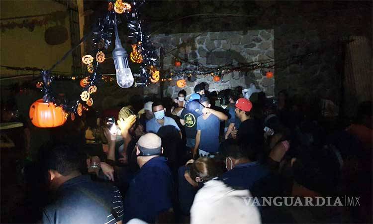$!Fiesta de Halloween en Acapulco convocó a más de 300 jóvenes