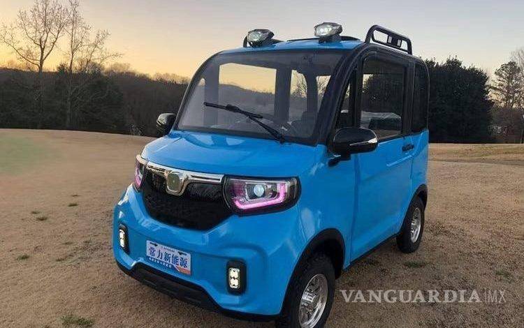 $!El auto chino, de 20 mil pesos, es una unidad compacta con dimensiones de 1.4 metros y con capacidad hasta para tres personas