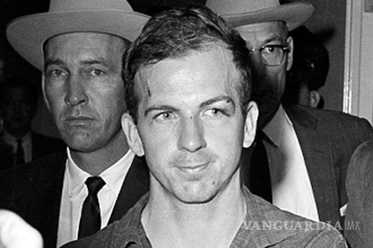 $!¿Quién es la mexicana que estuvo con Lee Harvey Oswald poco antes del asesinato de John Kennedy?