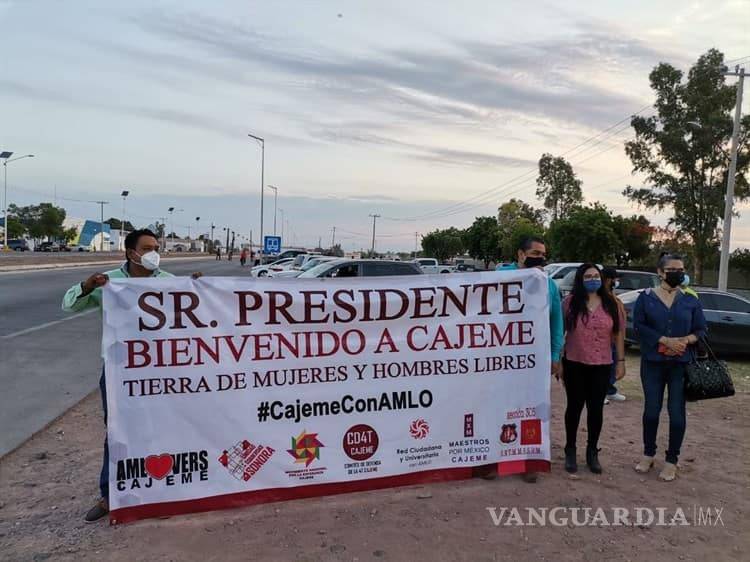 $!AMLO fue recibido con protestas de yaquis, maestros y campesinos en Sonora