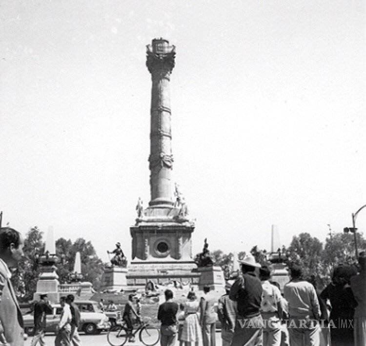 $!1957, la caída del Ángel de la Independencia en Ciudad de México