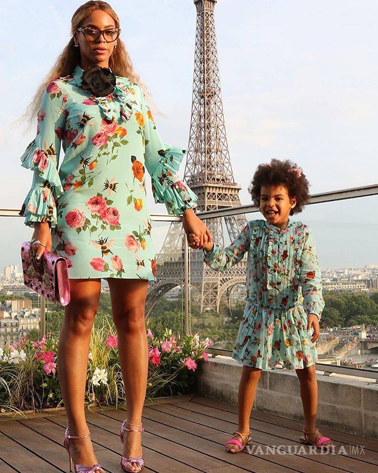 $!Beyoncé y su hija conquistan París al estilo fashion twins