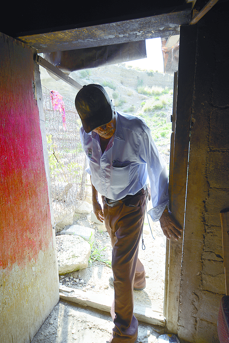 $!Don Pedro, el pastor del Cañón de San Lorenzo y sus 14 chivías