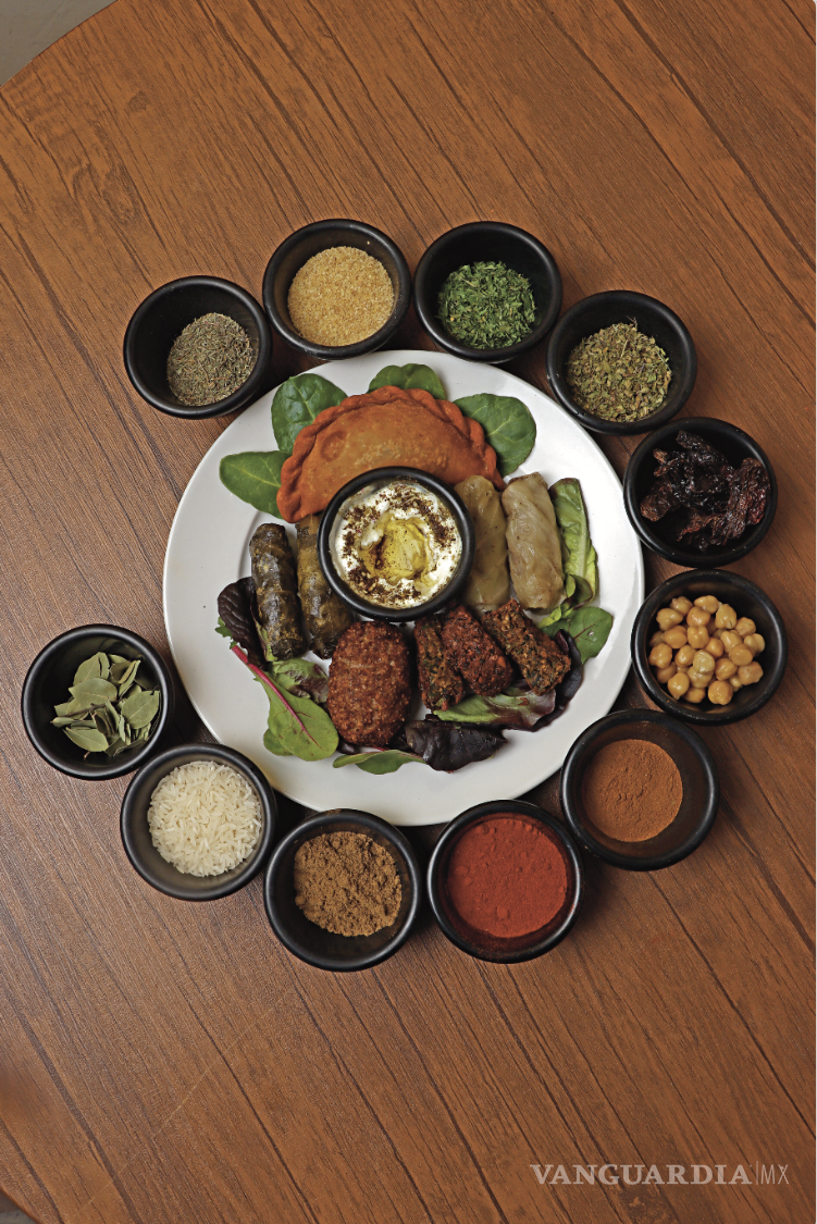 $!Desde tacos árabes o shawarma, hasta Italia con el fetuccini al pesto o a la boloñesa, aquí el menú es un viaje por el mundo.