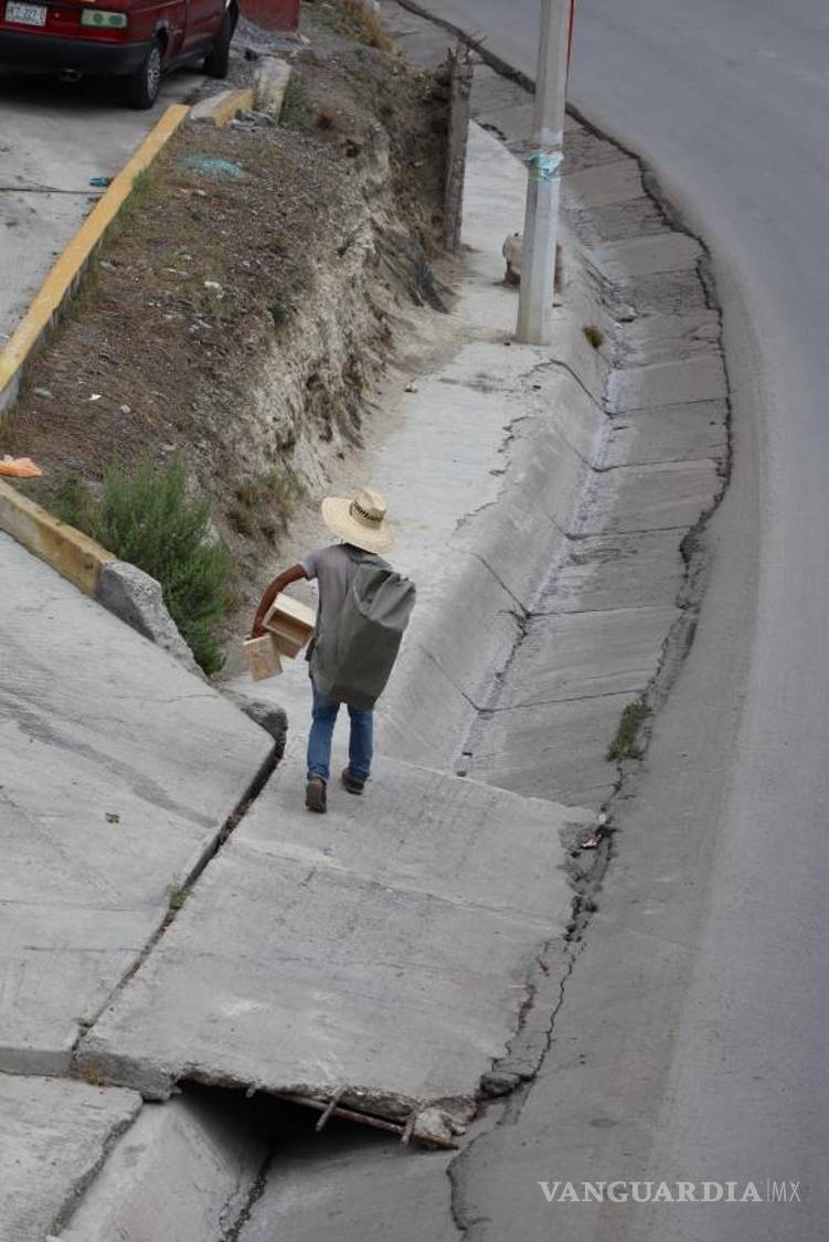 $!El mencionado punto está al menos 30 metros más adelante de donde la estudiante quedó atorada en el canal de agua y donde habría permanecido más de 10 minutos.