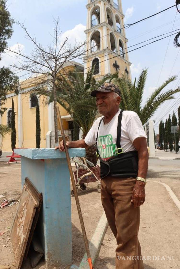 $!La vida de Don Pancho está marcada por la humildad; vivió de su trabajo como jardinero y ahora disfruta de su pensión y su labor comunitaria.