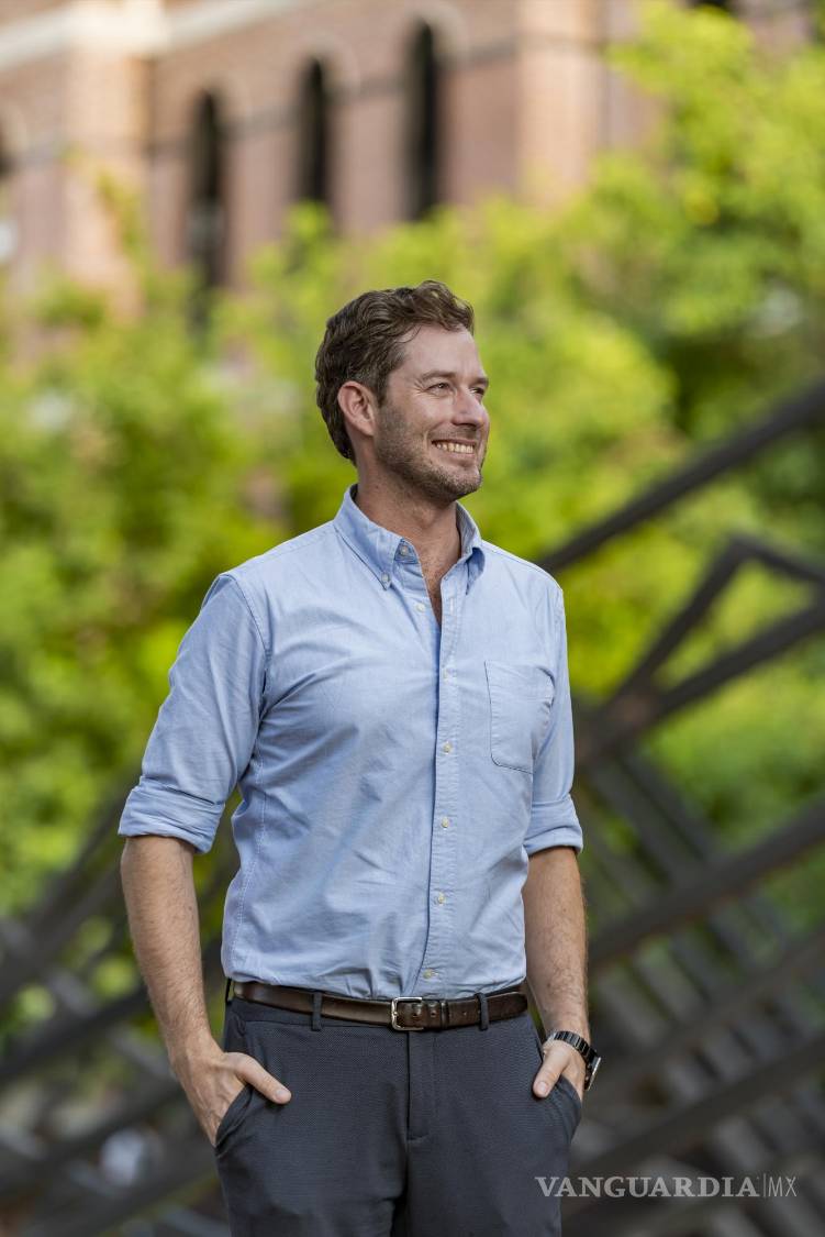 $!En los pasillos de la Universidad, en las oficinas, en los salones, incluso con los egresados que ya dejaron las instalaciones de la Carolina. La relación con los hermanos Garza Fishburn en cuanto al liderazgo se enuncia con adjetivos positivos y cálidos.