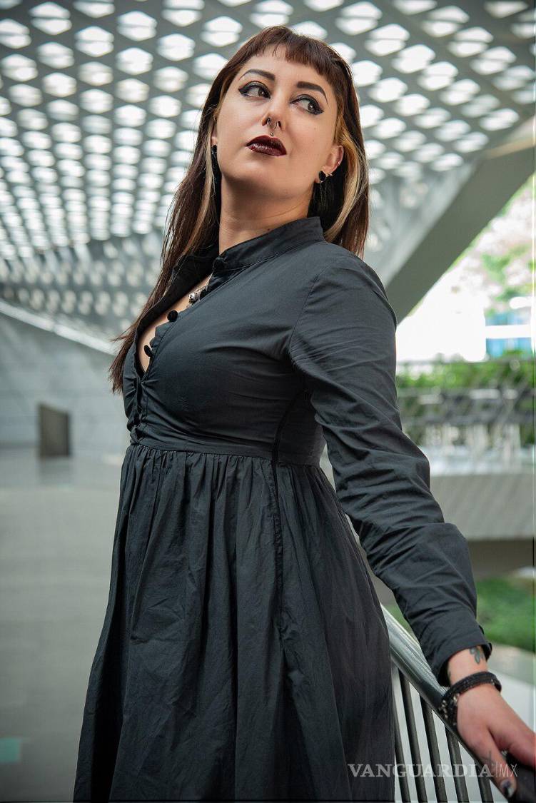 $!Vampiros, niños y el amor de una madre: Lola Ancira presenta su libro ‘Los colmillos del muertito’