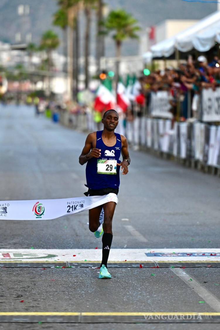 $!Eliud Kipkorir cruzó la meta en primer lugar y obtuvo su primera victoria absoluta en la 21K Coahuila.